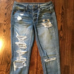 Tomgirl/ BF fit distressed jeans